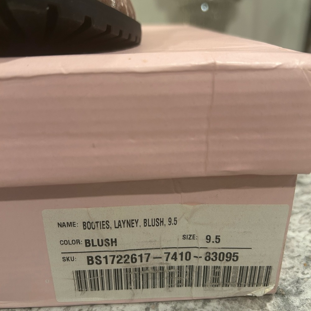 JustFab Blush Booties w/Matching Purse - Picture 5 of 9